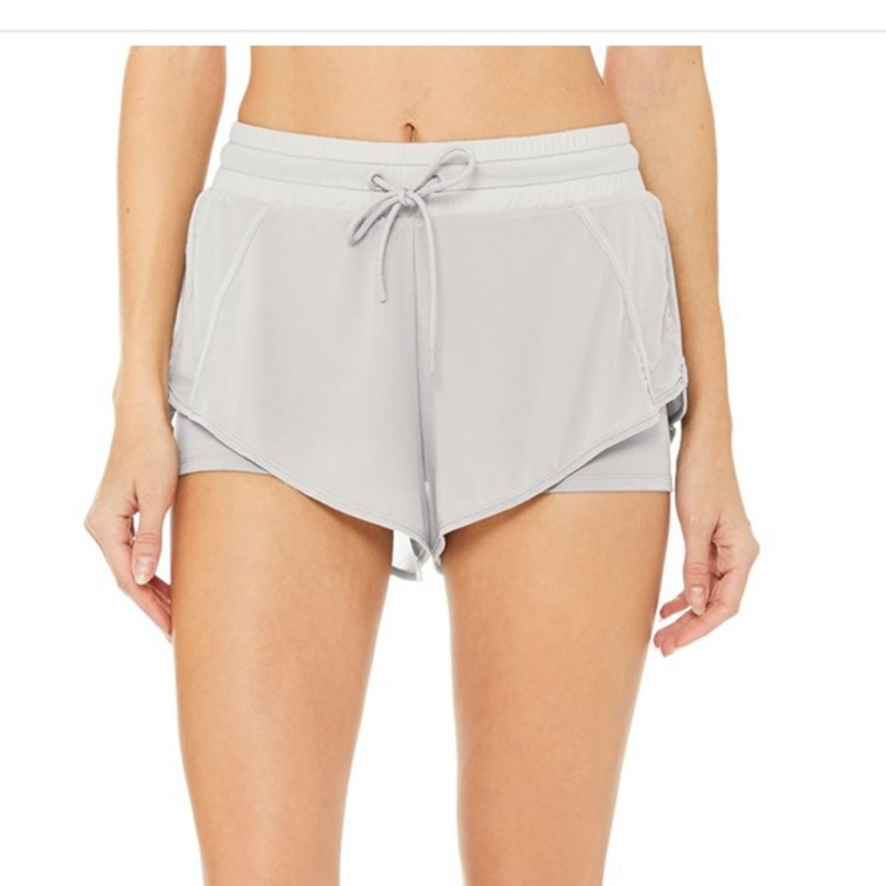 Alo Yoga - Ambiance Short in Dove Grey